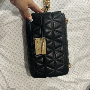 Michael Kors hand/over shoulder purse